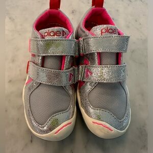 Brand new! Plae silver and pink girls shoes. Size 11